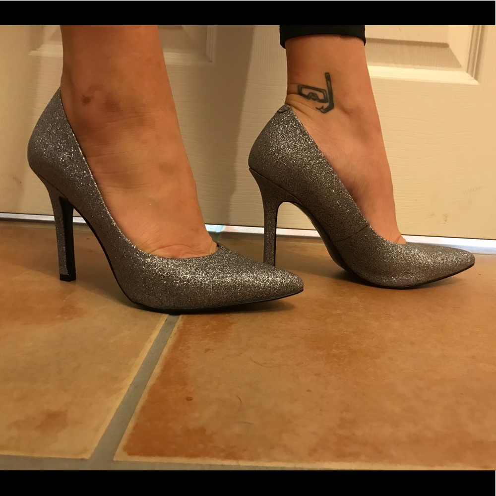 SPARKLY POINTY TOE PUMPS